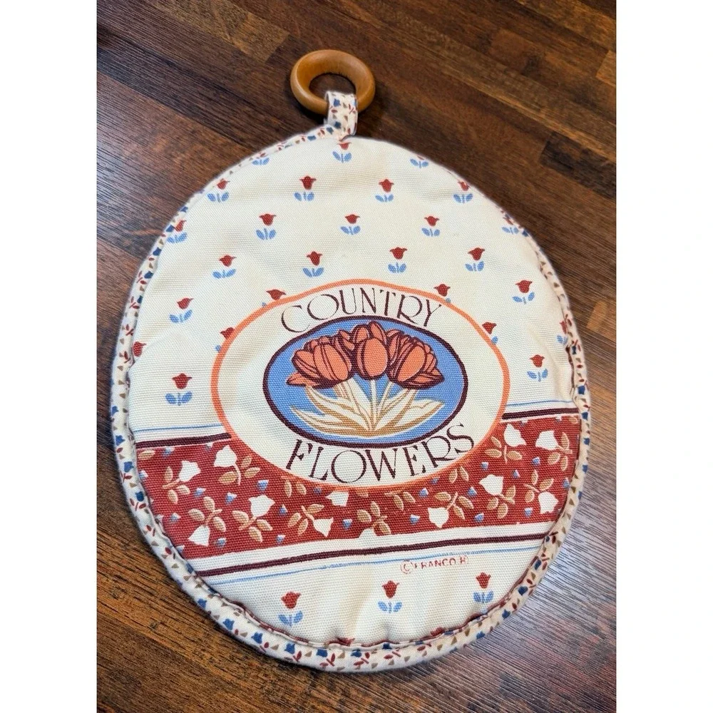 Vintage Franco Country Flowers quilted fabric round hot pad. Cottage core